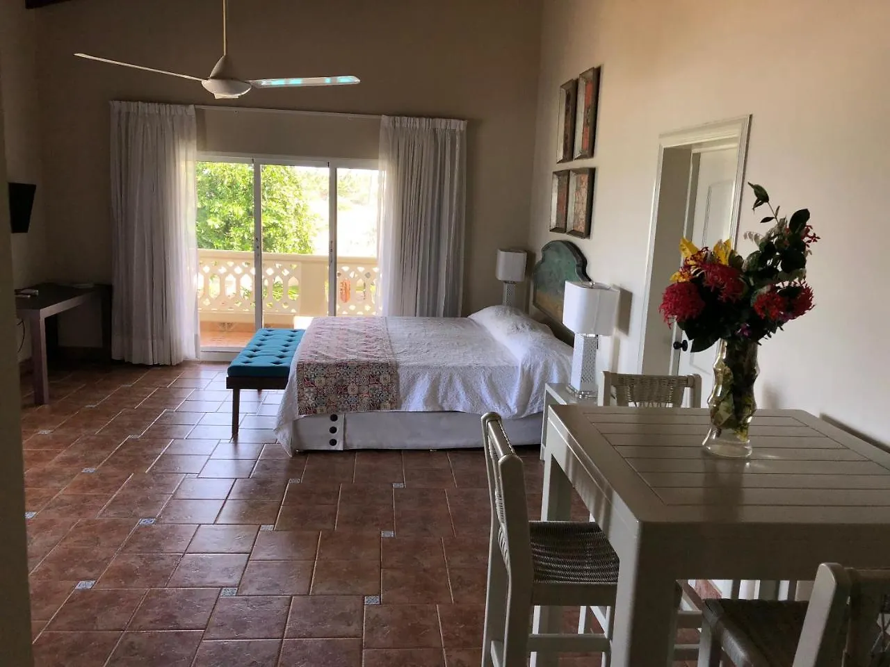 Barefoot Beach Pad キャバレテ アパートホテル